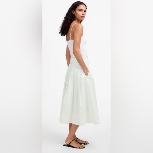 Madewell Pleated Midi Skirt in Cotton Poplin - Picture 2 of 3